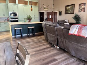 Interior - Cozy, family-friendly Show Low home, cabin vibe (Show Low)