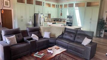 Televisión y chimenea