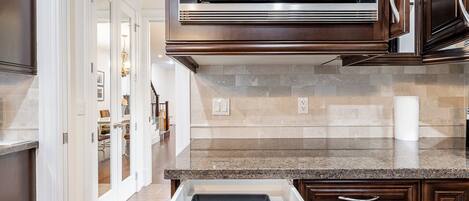 Micro-ondes, four, plaque de cuisson, lave-vaisselle