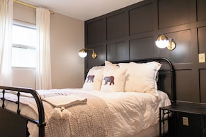 3 chambres, fer et planche à repasser, lit de bébé portatif