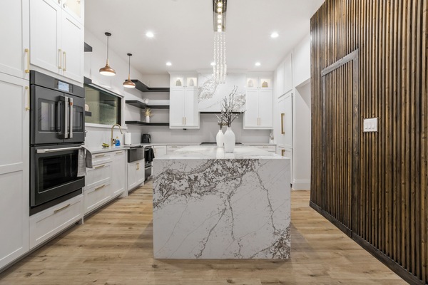 Microondas, horno, placa de cocina y lavavajillas