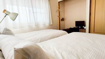 4 bedrooms, desk, free WiFi, bed sheets