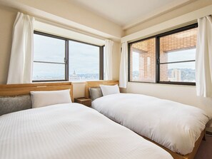 4 bedrooms, desk, free WiFi, bed sheets