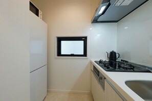 Fridge, microwave, stovetop, cookware/dishes/utensils