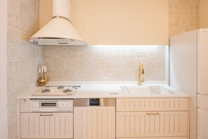 Fridge, microwave, stovetop, cookware/dishes/utensils