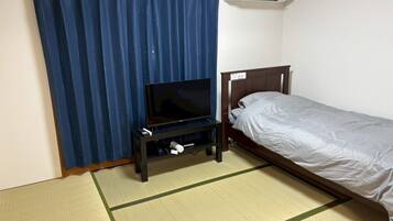 1 bedroom, desk, free WiFi, bed sheets