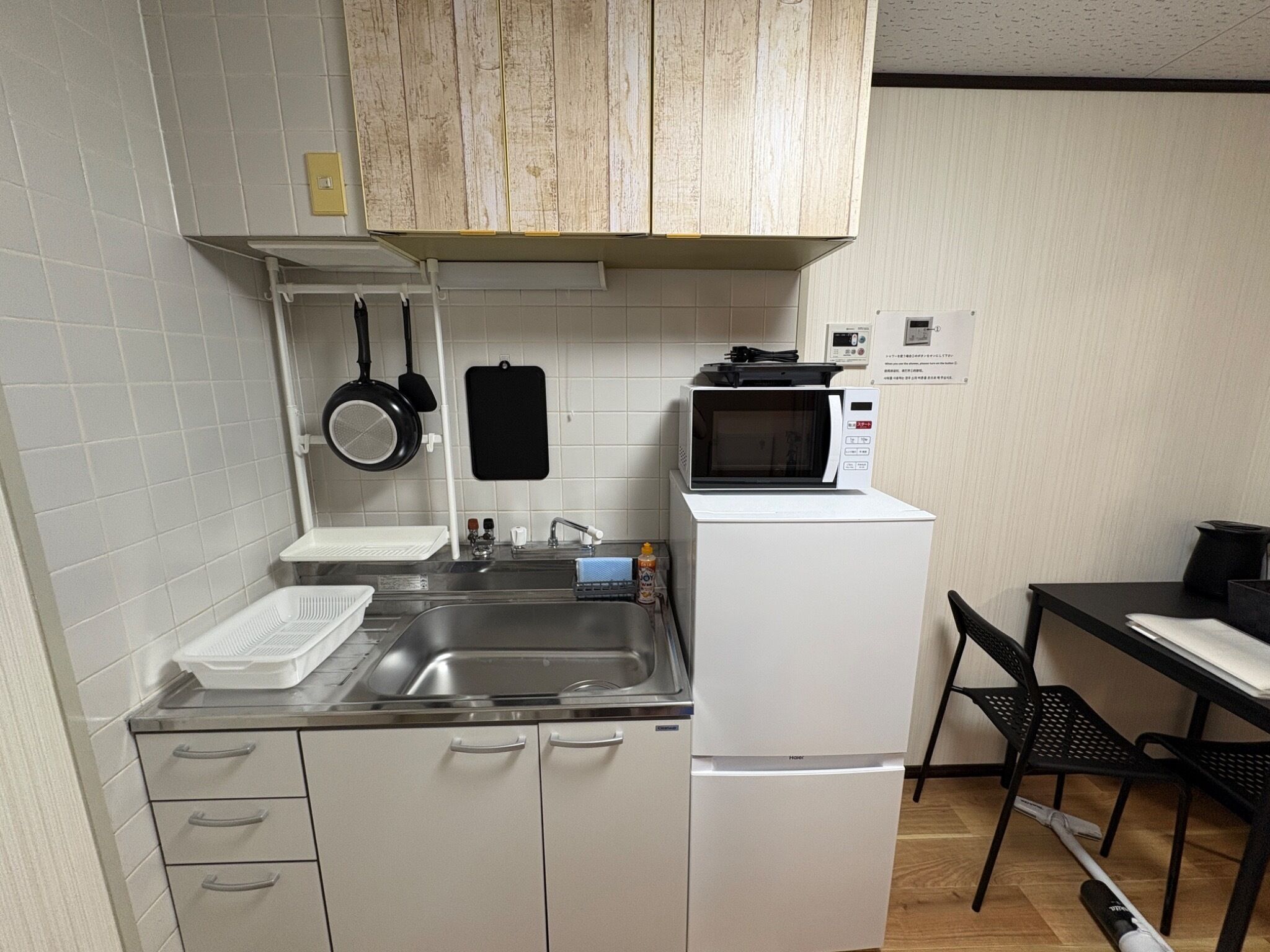 Fridge, microwave, stovetop, cookware/dishes/utensils