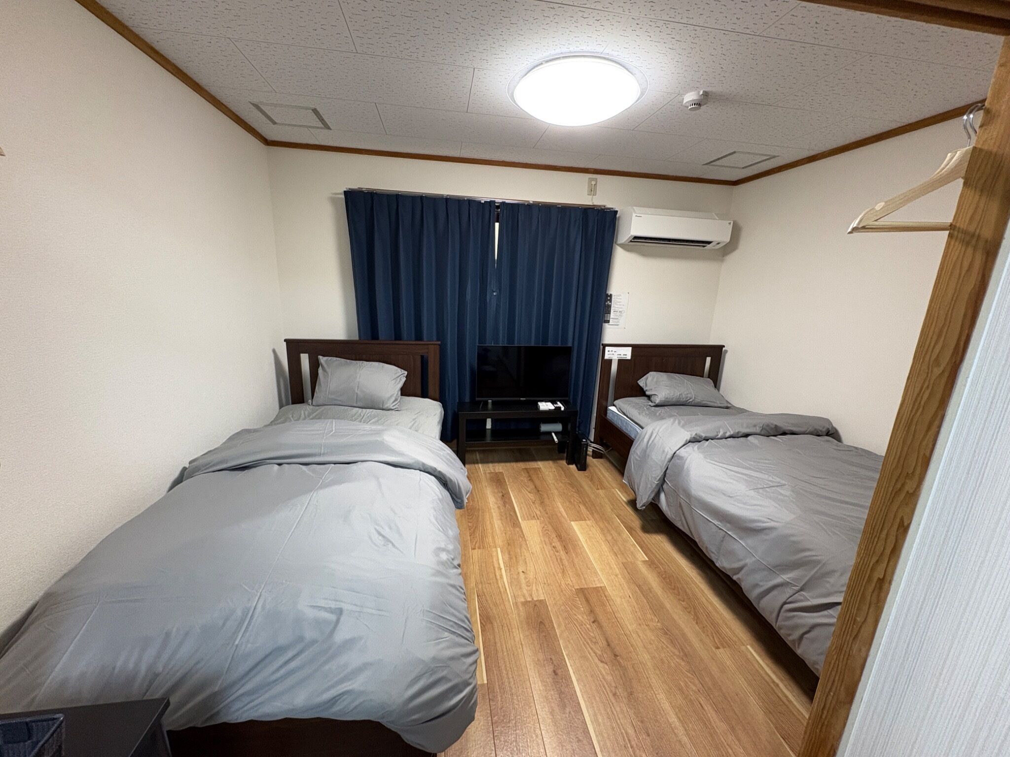 1 bedroom, desk, free WiFi, bed sheets