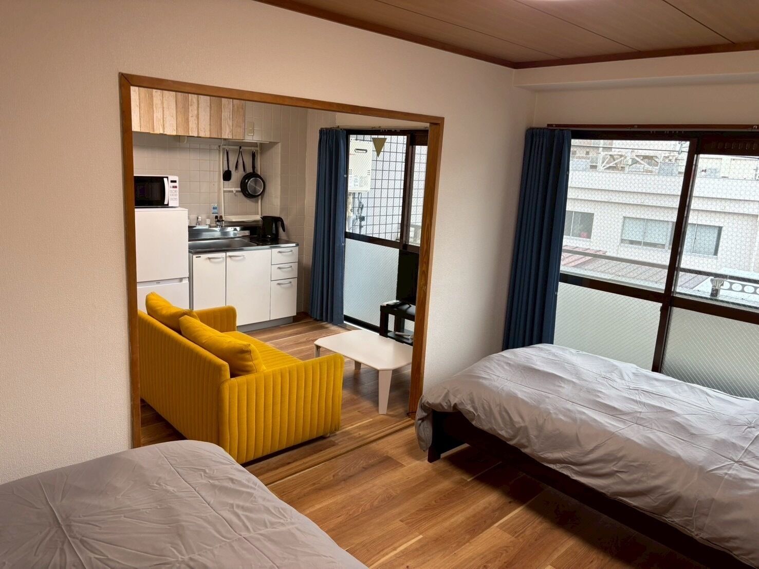 1 室のベッドルーム、デスク、WiFi (無料)、ベッドシーツ