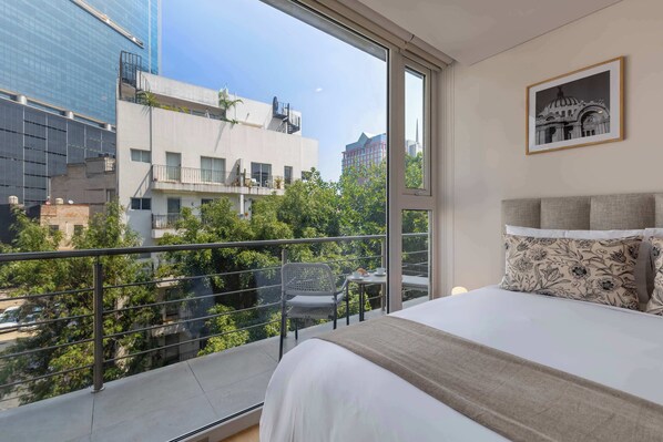 2 bedrooms, in-room safe, desk, iron/ironing board