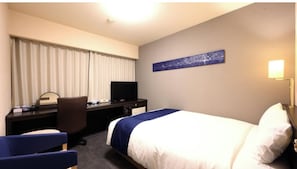 1 habitación, escritorio, tabla de planchar con plancha y wifi gratis