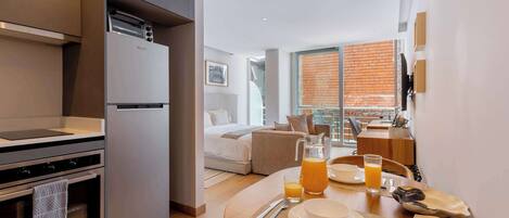 Frigorífic, microones, forn i placa de cuina