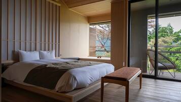 6 bedrooms, desk, free WiFi, bed sheets