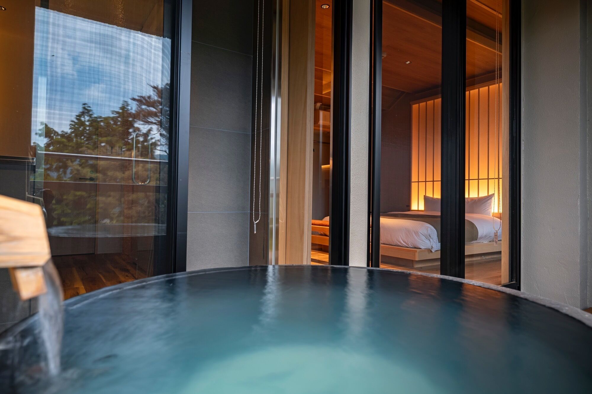 6 多间卧室、办公桌、免费 WiFi、床单