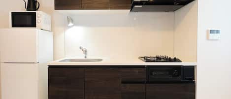 Fridge, microwave, stovetop, cookware/dishes/utensils