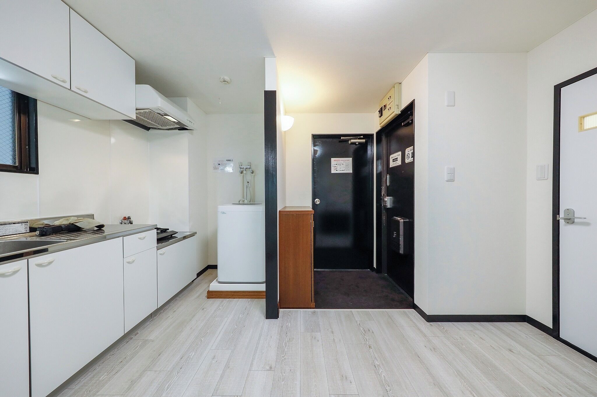 Fridge, microwave, stovetop, cookware/dishes/utensils