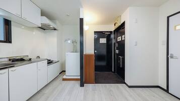 Fridge, microwave, stovetop, cookware/dishes/utensils