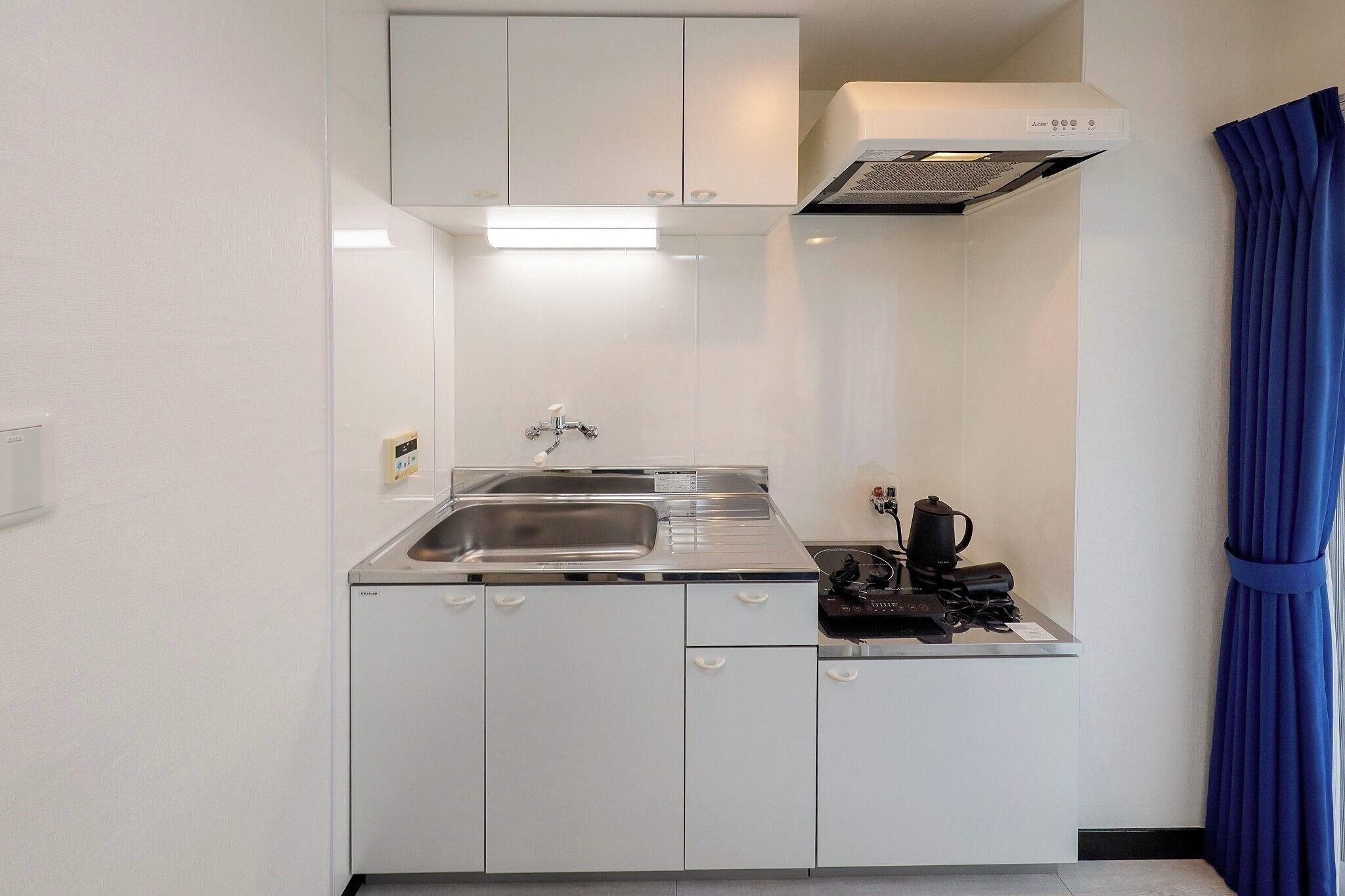 Fridge, microwave, stovetop, cookware/dishes/utensils