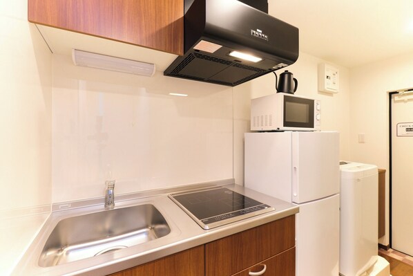 Fridge, microwave, stovetop, cookware/dishes/utensils