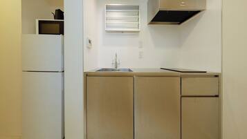 Fridge, microwave, stovetop, cookware/dishes/utensils