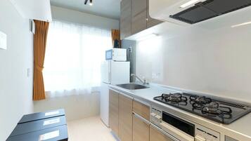 冰箱、微波炉、炉灶、厨具/餐具