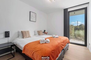 2 Schlafzimmer, Schreibtisch, schallisolierte Zimmer