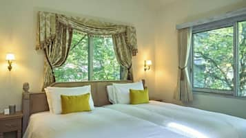 Desk, free WiFi, bed sheets