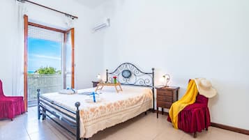 Apartamento família, vários quartos (Bilo Asfodelo Alghero Centro) | 1 quarto, ferros/tábuas de passar roupa, roupa de cama