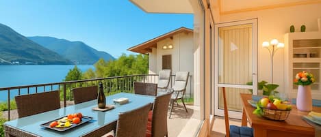 Standaard appartement, meerdere slaapkamers (Ambra lakeside retreat&view / Terrace) | Buiten dineren