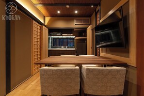 Dining - 8 minutes from Kyoto Station 4 minutes walk from  / Kyoto Kyōto (Kyoto)