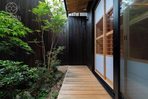 Exterior detail - 8 minutes from Kyoto Station 4 minutes walk from  / Kyoto Kyōto (Kyoto)