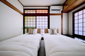 4 slaapkamers, een bureau, een strijkplank/strijkijzer, gratis wifi