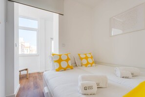 3 bedrooms, desk, iron/ironing board, Internet