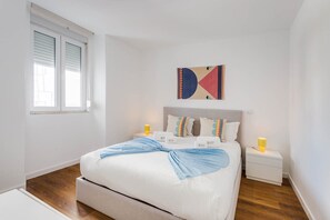 3 bedrooms, desk, iron/ironing board, Internet