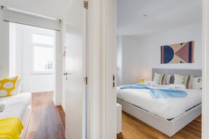 3 bedrooms, desk, iron/ironing board, internet