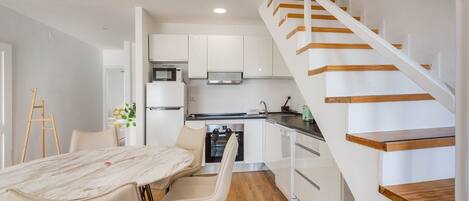 Fridge, microwave, oven, stovetop