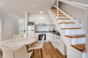 Fridge, microwave, oven, stovetop