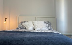 2 habitaciones, tabla de planchar con plancha, wifi y ropa de cama