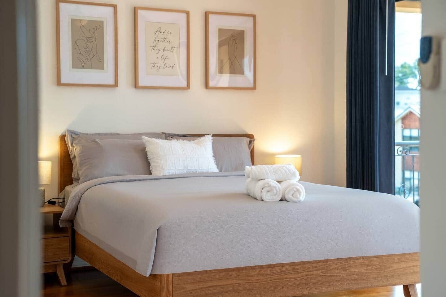 4 habitaciones, tabla de planchar con plancha, wifi y ropa de cama 