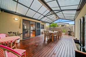 تناول الطعام بالخارج