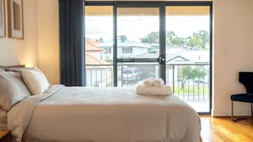 4 عدّة غرف نوم ومكواة/لوح كي وواي فاي وملاءات أسرّة