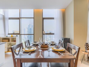Superior Apartment, Balcony, Marina View | In-room dining