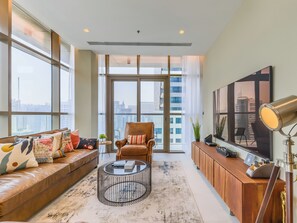 Superior Apartment, Balcony, Marina View | Living area