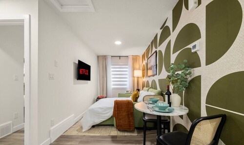 Studio Verde | Bright & Cozy | 4 min to University