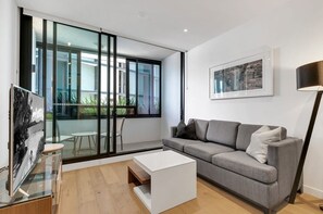 Apartment, Balcony, City View | Living area