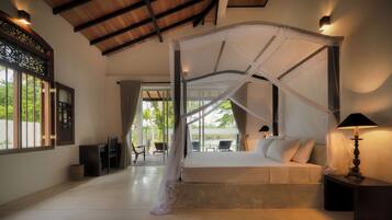 4 bedrooms, in-room safe, iron/ironing board, free WiFi