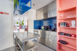 Kühlschrank, Mikrowelle, Ofen, Geschirrspüler