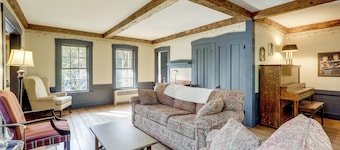 All-Season Lakefront Escape 8 Mi to Mount Sunapee