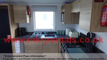 House, 3 Bedrooms, Smoking, Terrace | Interior