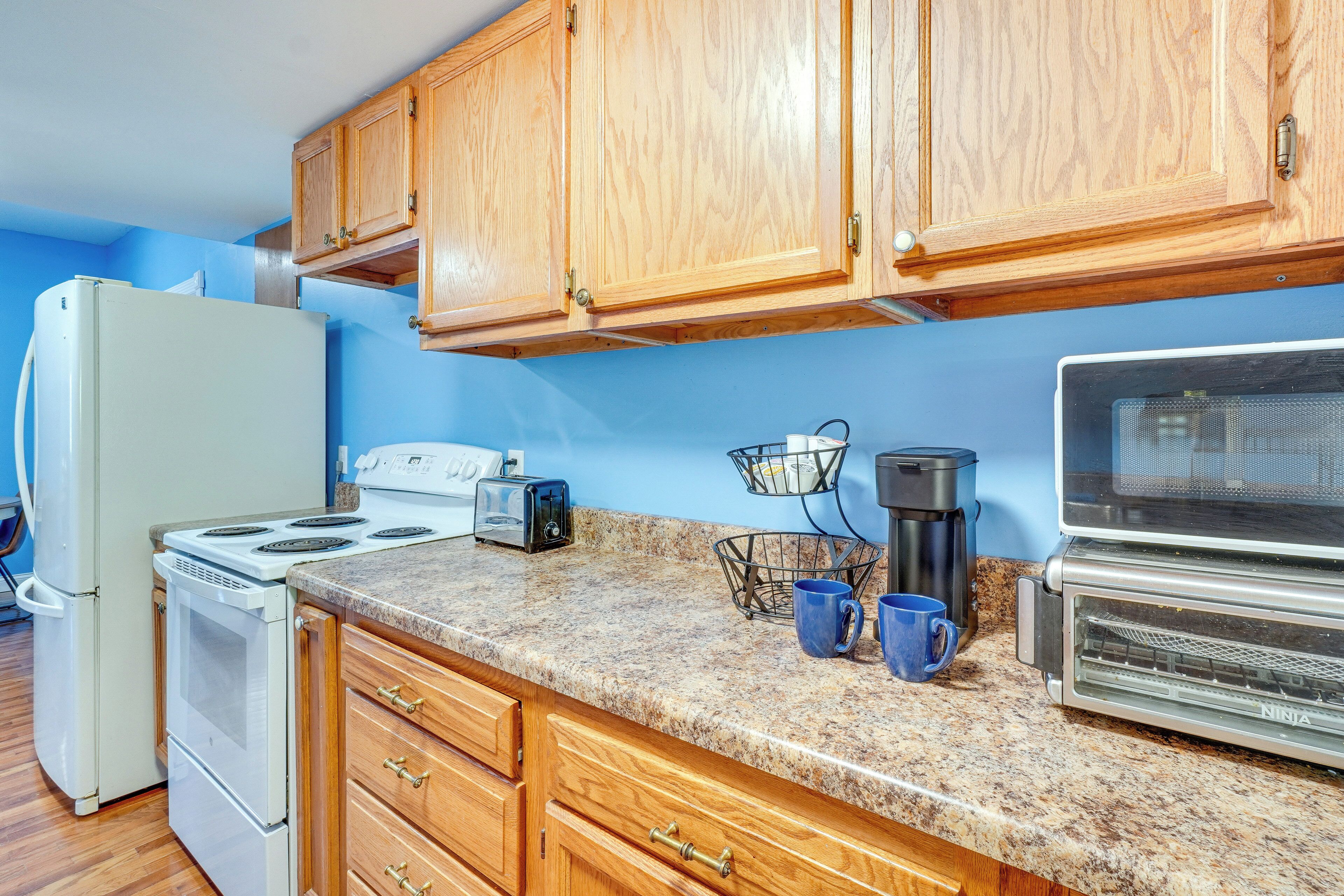 Fridge, microwave, stovetop, coffee/tea maker